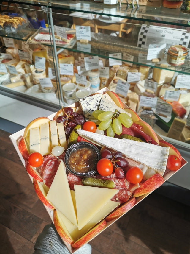 Plateau de fromages et charcuterie moyen